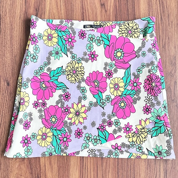 FLORAL MINI SKIRT - Picture 3 of 6